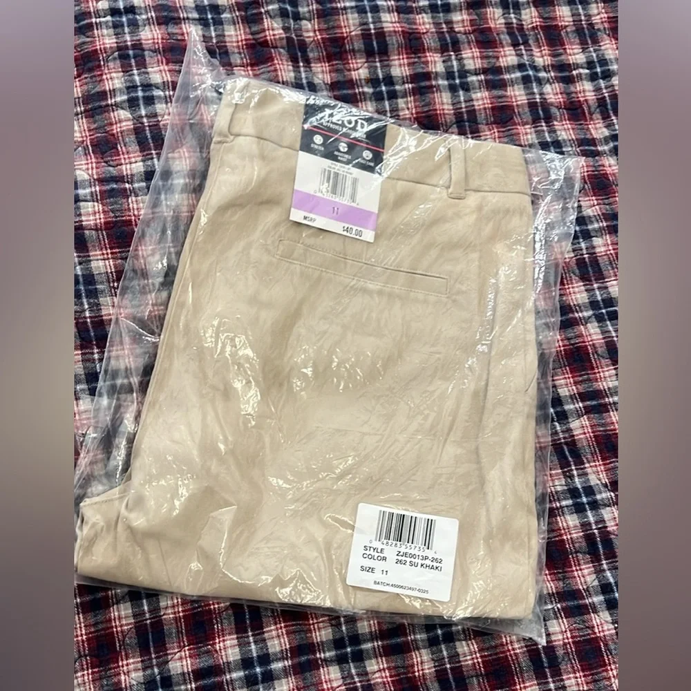Izod Kids Skinny Stretch Bermuda Shorts Khaki School Uniform Unisex/Boys 11 NEW